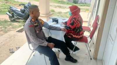 Pastikan Kesehatan Tetap Prima, Personel PAM Pemungutan Suara di Bontonompo Jalani Pemeriksaan Kesehatan