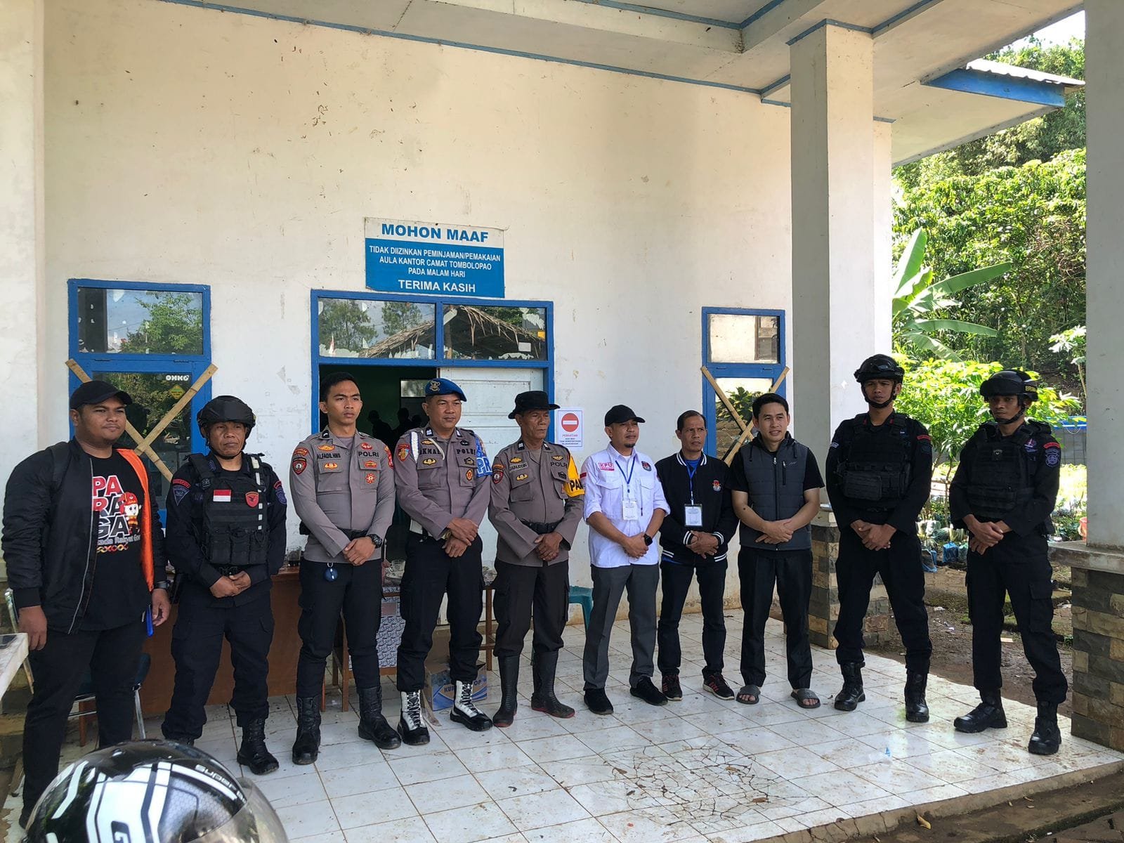 Personel Batalyon A Pelopor BKO Polres Gowa dan Kanit Sabhara Pantau Keamanan di PPK Tombolopao