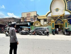 Polwan Polres Gowa Lakukan Pengamanan di Masjid Saat Shalat Jumat