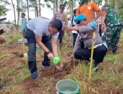 Peringati Hari Jadi Gowa Ke-704, Kapolres Gowa Hadiri Kegiatan Penanaman Pohon di Lahan Kritis