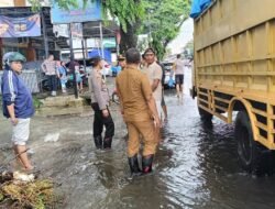 Musim Penghujan, Kapolsek Somba Opu Pantau Situasi Wilayah Rawan Banjir.