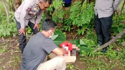 Personel Polsek Bajeng Bersama Inafis Datangi Lokasi Penemuan Mayat Bayi