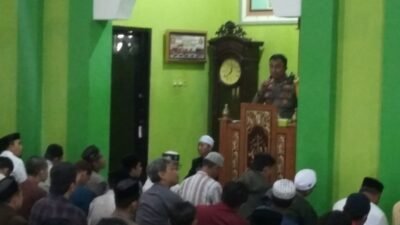 Sholat Jumat Bersama Warga, Kapolsek Somba Opu Berikan Himbauan Kamtibmas.