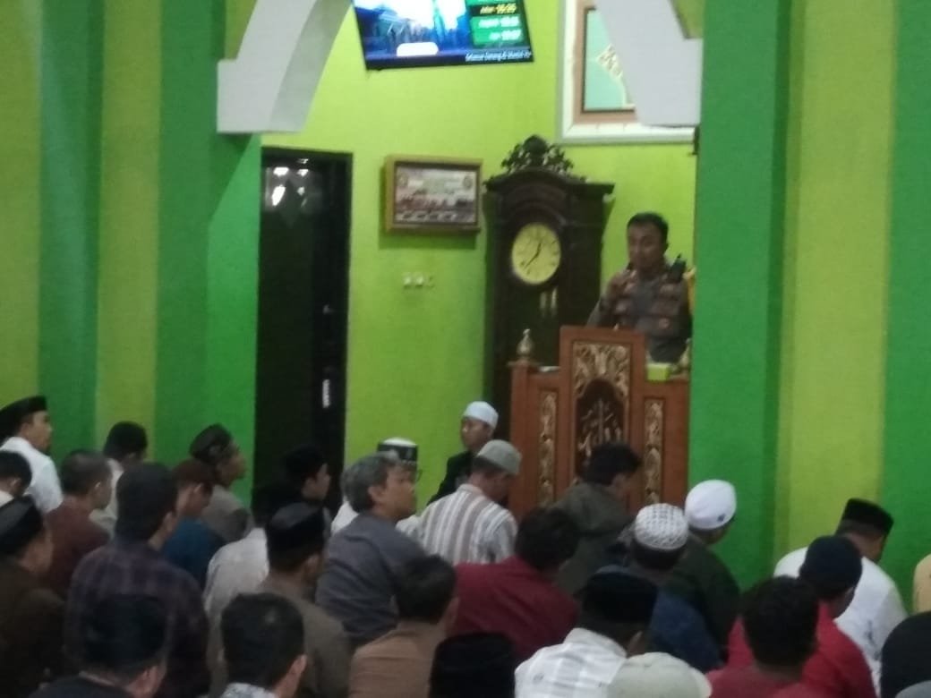 Sholat Jumat Bersama Warga, Kapolsek Somba Opu Berikan Himbauan Kamtibmas.