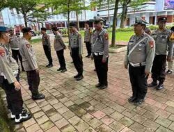 Personil gabungan Polres Gowa dan Polsek Somba Opu amankan jalannya unjuk rasa di Kantor BKPSDM Pemda Kab. Gowa.