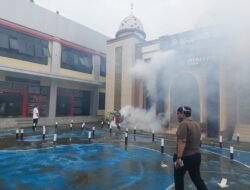 Cegah Penyebaran Malaria dan DBD, Sidokkes Polres Gowa Gelar Fogging di Lingkungan Kantor