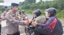 Polres Gowa Kembali Berbagi Takjil di Jalan Poros Manuju – Sapaya