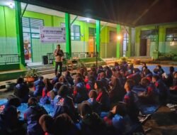 Tingkatkan Kesadaran Sejak Dini, Bhabinkamtibmas Beri Penyuluhan Lalu Lintas dan Bahaya Narkoba di MTS YAPIT Malakaji