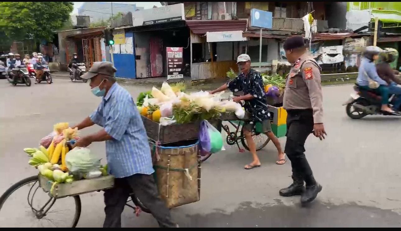 Program Commander Wish/Strong Point Kapolres Gowa Permudah Aktivitas Warga di Pagi Hari