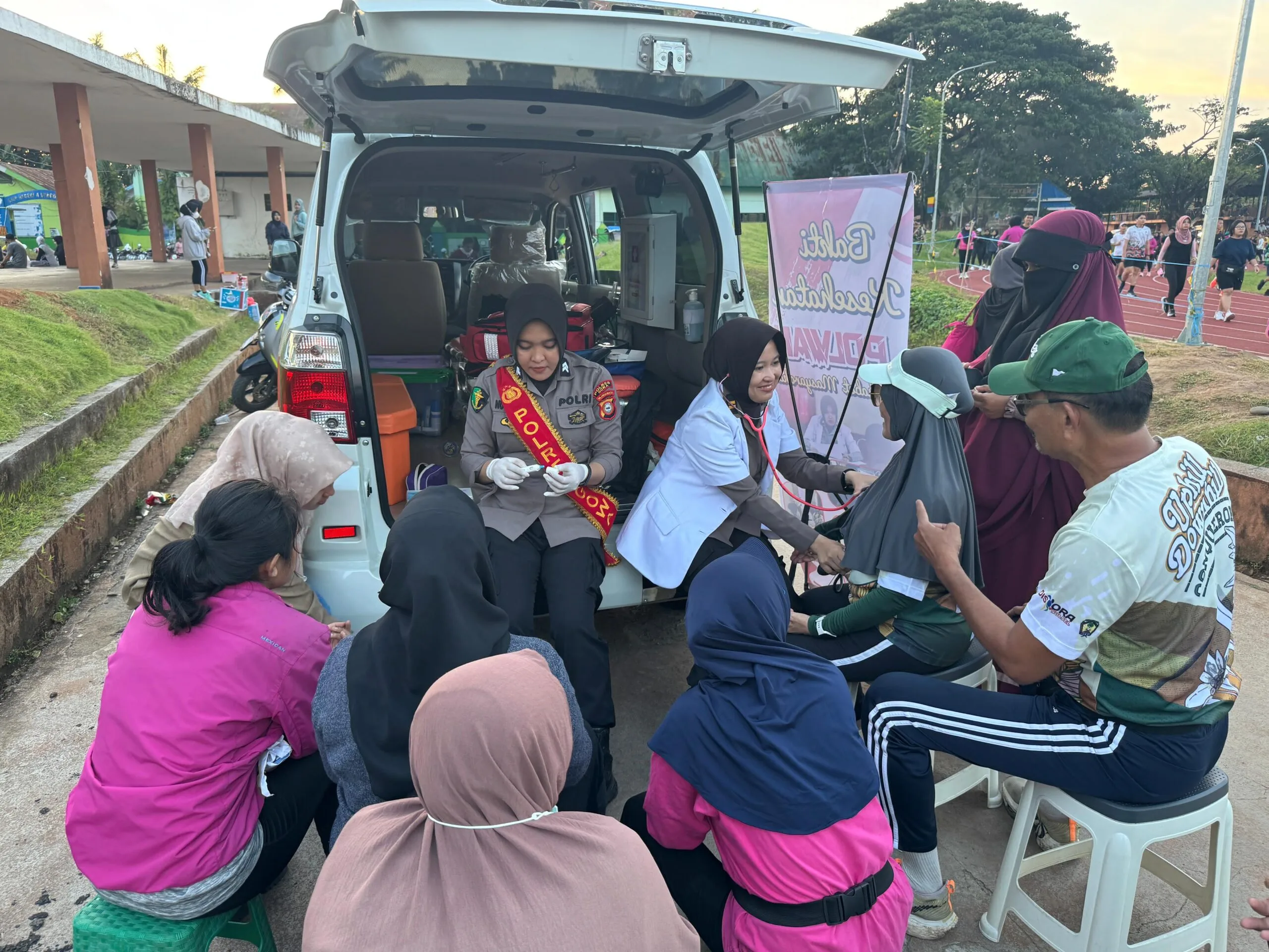 Polres Gowa Gencarkan “Patroli Polwan Menyapa” dan Bakti Kesehatan Gratis untuk Warga