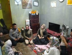 Peduli Warga Miskin Ekstrem, Bhabinkamtibmas Desa Bontoala Bersama PJ Kades Salurkan Bantuan dan Lakukan Peninjauan Langsung
