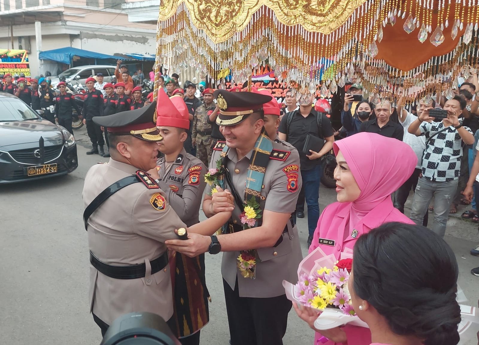 Kapolres Gowa yang Baru Disambut Meriah dengan Tradisi Pedang Pora