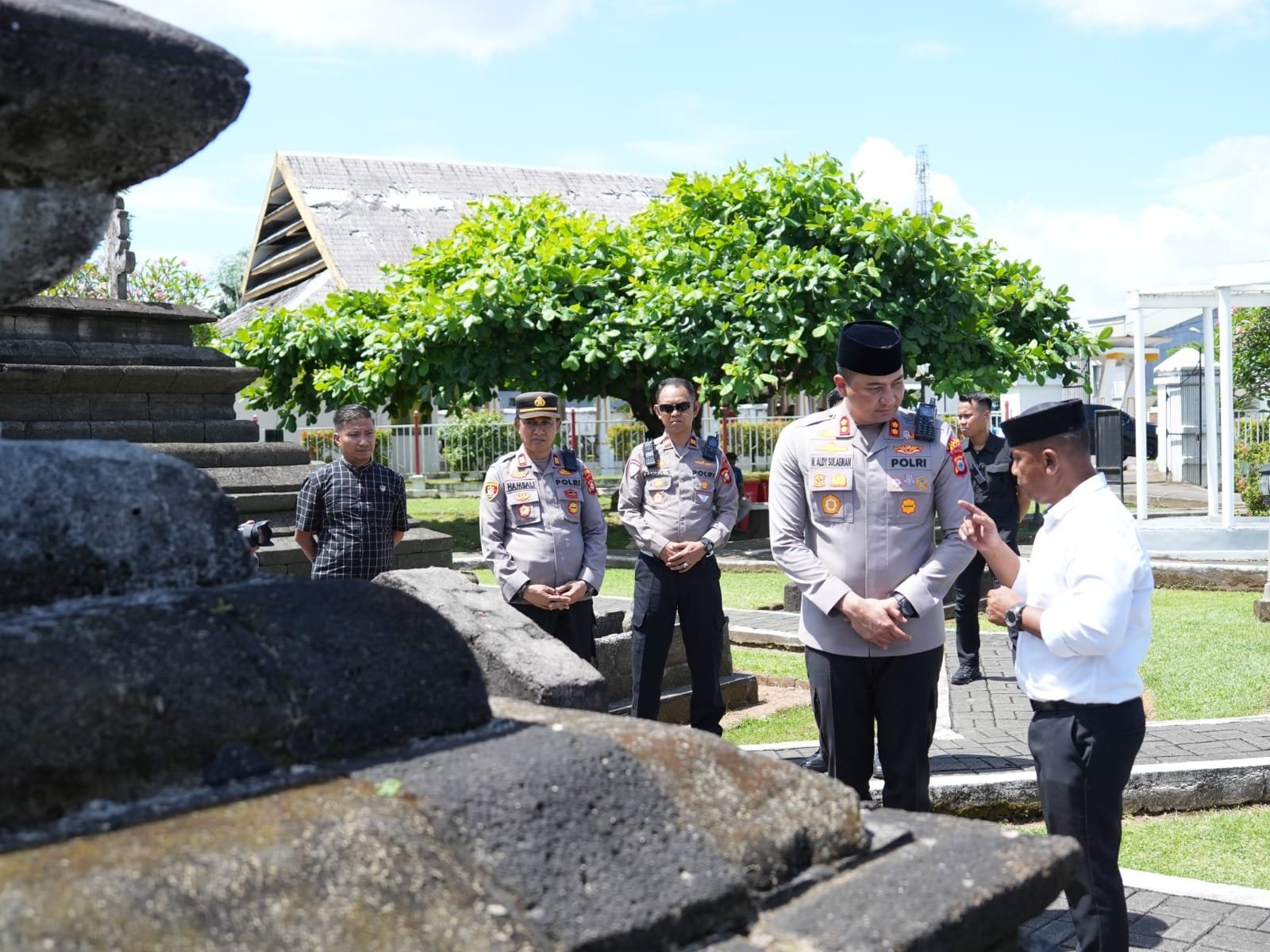 Kenang Jasa Ulama dan Pahlawan Nasional, Kapolres Gowa Ziarah ke Makam Sultan Hasanuddin dan Makam Syekh Yusuf